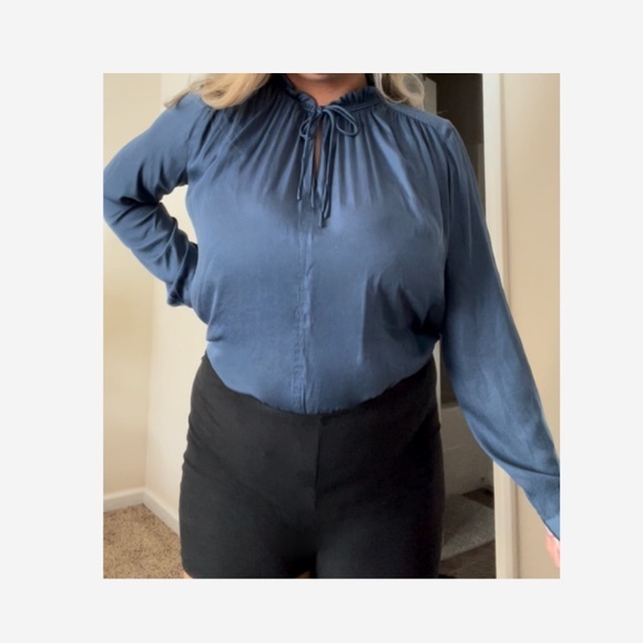 • Loft • Long Billow Sleeve Blouse Size Large - True Blue - Picture 3 of 3